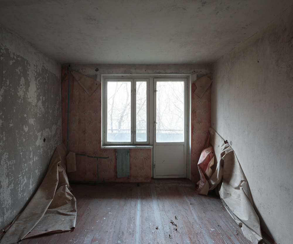 Pink room with balcony (Aspect ratio 1,20x1)