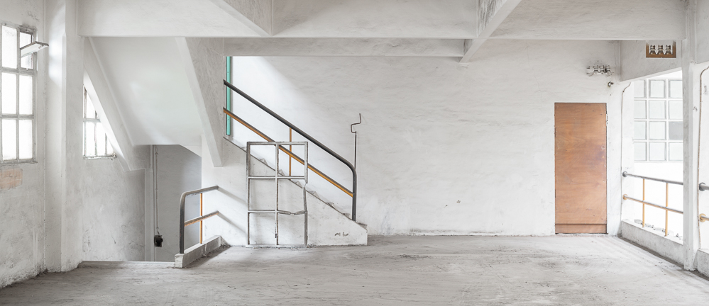 The frustration of door and window (Aspect ratio 2,30x1)