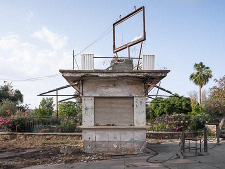 <div></div>